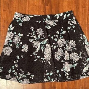Aeropostale floral Skirt - Black and White